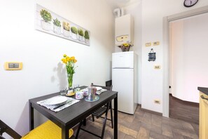 Dining - Blu&Yellow Apartment in Parma Station (Parma)