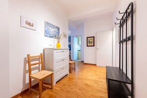 Interior - GuestHost - Blu&Yellow Apartment in Parma Station (Parma)