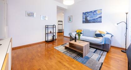 Charming apartment of about 65 sqm, perfect for 4 people, located on the fourth floor of a renovated building with elevator (NOT suitable for disabled people).The property is located in a strategic area, a short distance from the train station, and in an