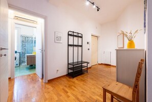 Interior - GuestHost - Blu&Yellow Apartment in Parma Station (Parma)
