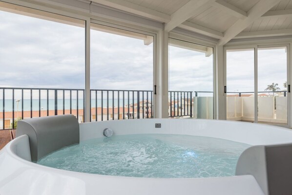 Indoor spa tub