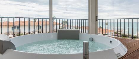 Bañera de hidromasaje interior