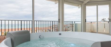 Indoor spa tub