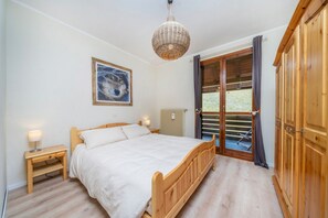 2 habitaciones, tabla de planchar con plancha, internet y ropa de cama