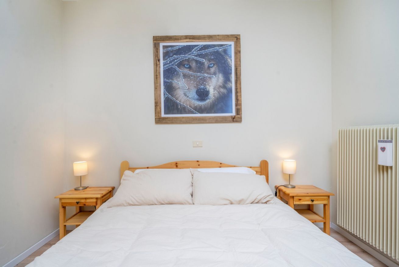 3 habitaciones, tabla de planchar con plancha, internet y ropa de cama 