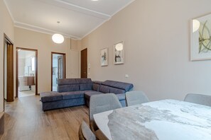 Unclassified image, 2 of 27, button