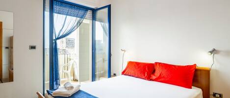 1 slaapkamer, een strijkplank/strijkijzer, wifi, beddengoed