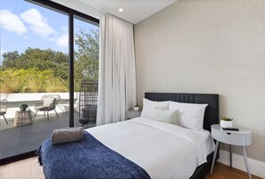 7 habitaciones, tabla de planchar con plancha y cuna de viaje 