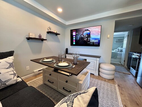 Wildwood 1 BDR Condo, Pool, AC, Wi-Fi, Parking, Sleeps 4. Walk to Everything!