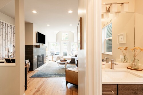 Park City Ski House + Hot Tub, steps to Main Street