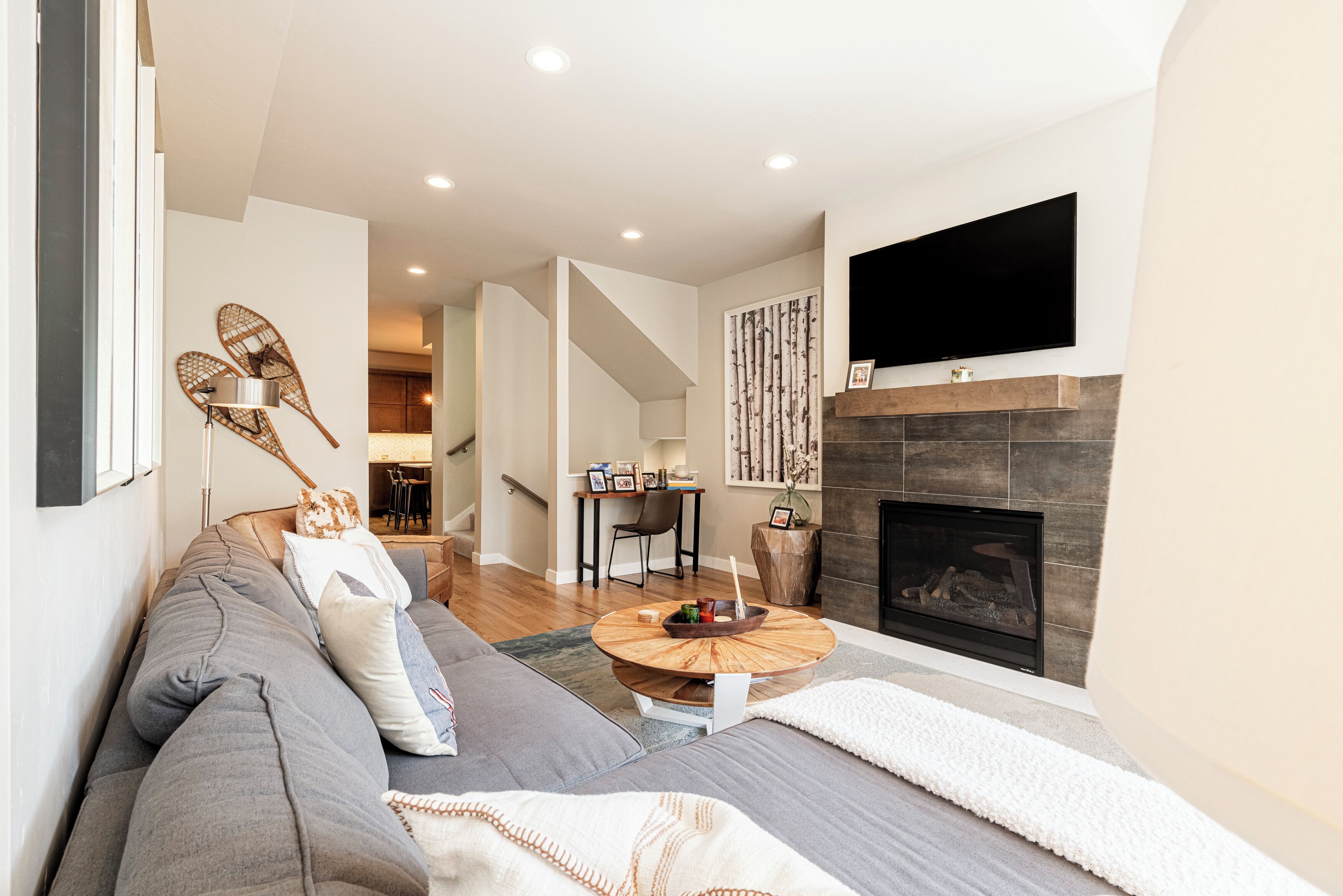 Smart TV, fireplace