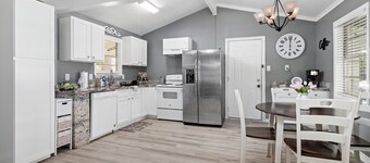 Charming 3-bedroom house with AC, WiFi in peaceful Lumberton