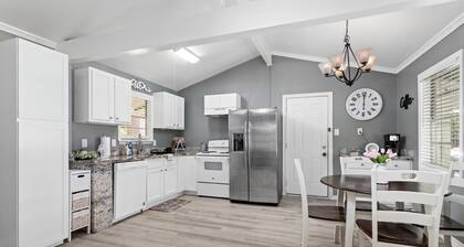 Charming 3-bedroom house with AC, WiFi in peaceful Lumberton