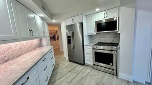 Fridge, microwave, stovetop, dishwasher