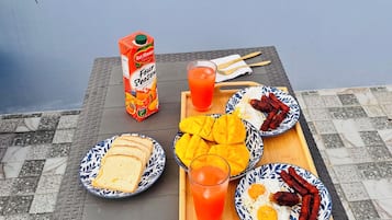 Huone, 1 makuuhuone, esteetön, patio | Ulkoruokailutilat