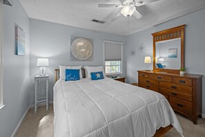 2 slaapkamers, een bureau, een strijkplank/strijkijzer, gratis wifi