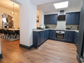 Dishwasher, cookware/dishes/utensils