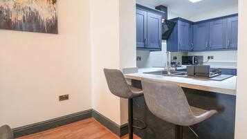 Dishwasher, cookware/dishes/utensils