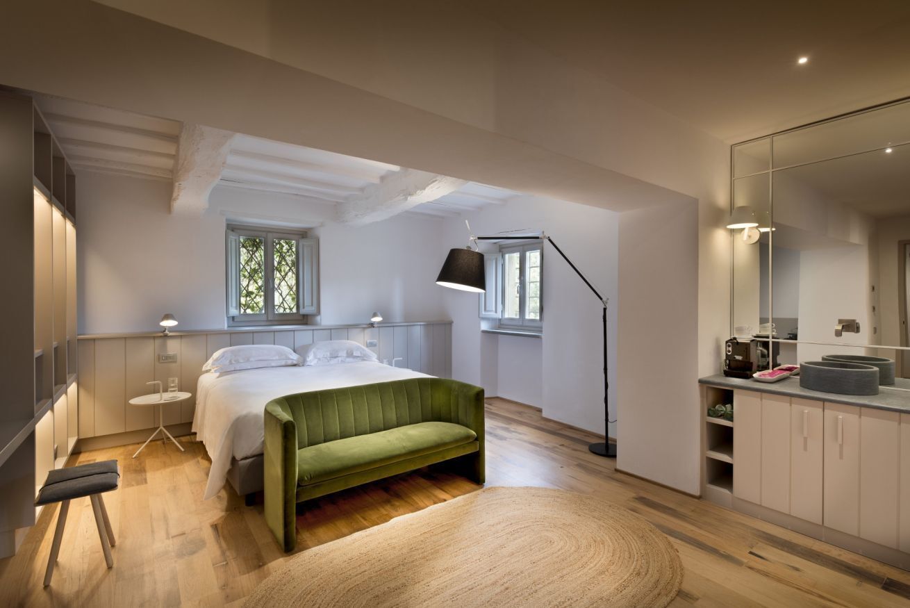 9 habitaciones, escritorio y tabla de planchar con plancha 