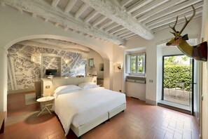 9 Schlafzimmer, Schreibtisch, Bügeleisen/Bügelbrett, Reisekinderbett