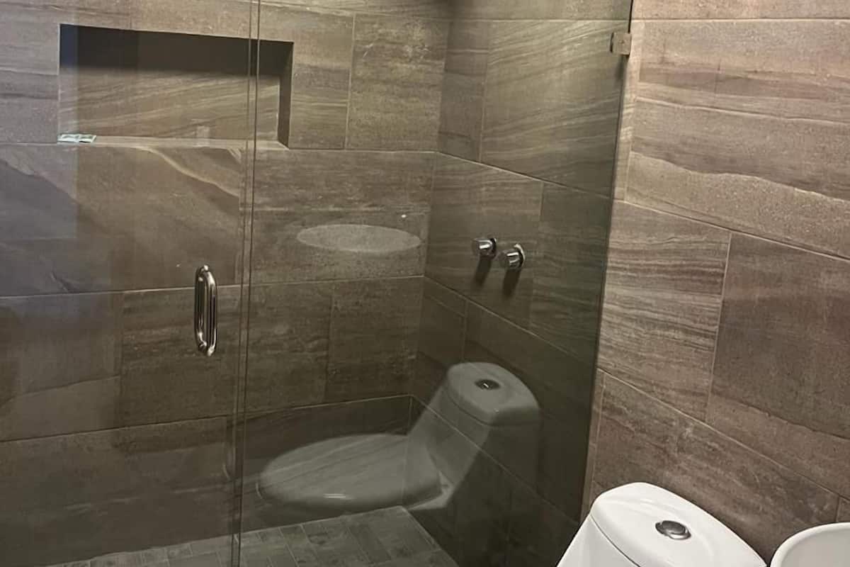 Classic Room | Bathroom