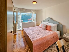 3 bedrooms, Internet