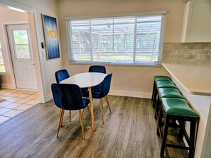 Dining - 10 minutes to Mineral Springs w/large Pool and Pet Friendly! (North Port)