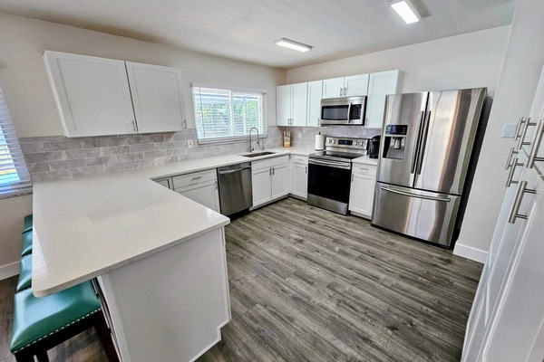 Coffee/tea maker, fridge, microwave, oven