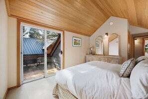 4 bedrooms, desk, iron/ironing board, free WiFi - Exquisite Dog Friendly Northstar Home on Shuttle Route w/ Private Hot Tub & HOA Amenity Access! (Truckee)