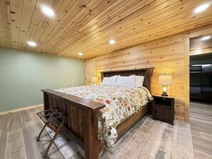 5 bedrooms, desk, iron/ironing board, travel cot