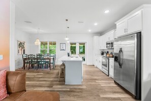 Interior - Pickleball Paradise by the Beach – Walk to Fun, Dine & Play All Day! Sleeps 10 (Panama City Beach)