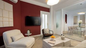 Deluxe Apartment, 3 Bedrooms, Balcony, City View | Living area