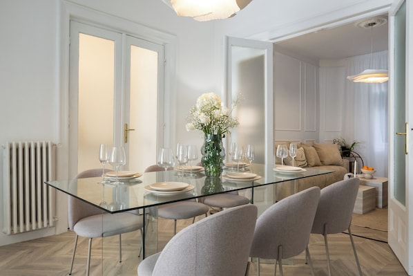 Deluxe Apartment, 3 Bedrooms, Balcony, City View | Dining room - Refined & Spacious 3-Bedroom Flat Near Cismigiu, Balcony with Boulevard Views (Bucharest)