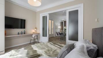 Deluxe Apartment, 3 Bedrooms, Balcony, City View