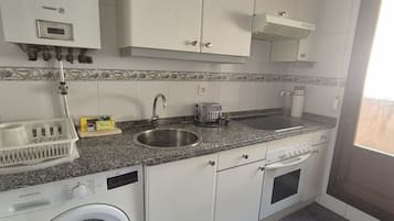 Fridge, microwave, oven, coffee/tea maker