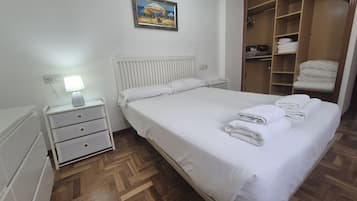 Iron/ironing board, free WiFi, bed sheets