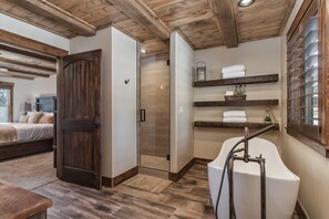 4 bedrooms, WiFi, bed sheets