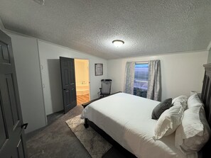 4 bedrooms, desk, iron/ironing board, travel cot