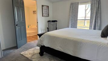 4 Schlafzimmer, Schreibtisch, Bügeleisen/Bügelbrett, Reisekinderbett