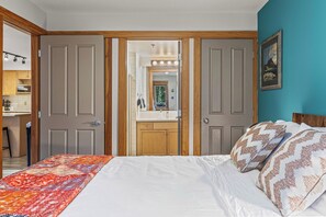 2 bedrooms, desk, iron/ironing board, travel cot - C202 Central Canmore- A/C, Free Parking, Downtown, View, Quiet, 2BR, Sleeps 6 (Canmore)