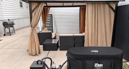 Free Parking | 1 min NYC Train| Sleeps 12