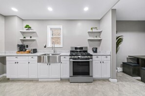 Fridge, oven, stovetop, coffee/tea maker