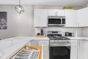 Fridge, oven, stovetop, coffee/tea maker