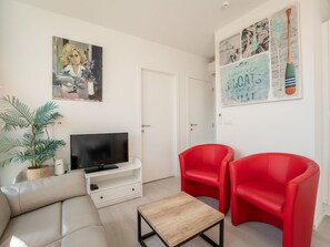 TV - New Dahlia 17 with parking by Interhome (Bredene)