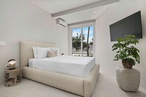 5 bedrooms, WiFi, bed sheets