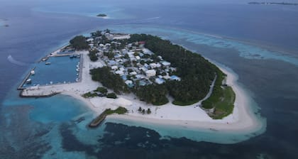 4-bedroom house in charming Baa Atoll with AC, WiFi