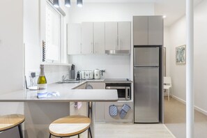 Fridge, microwave, oven, stovetop