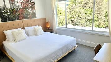 1 Schlafzimmer, Schreibtisch, Bügeleisen/Bügelbrett, Reisekinderbett