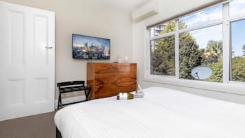 1 habitación, tabla de planchar con plancha, cuna de viaje y wifi