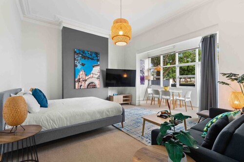 Stunning Huge Studio & Sunny terrace with Parking